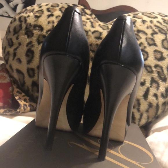 Black Pumps - Picture 4 of 4